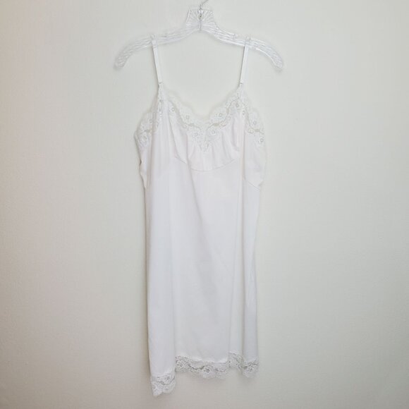 Vintage Vanity Fair white lace trimmed full slip - Picture 1 of 9